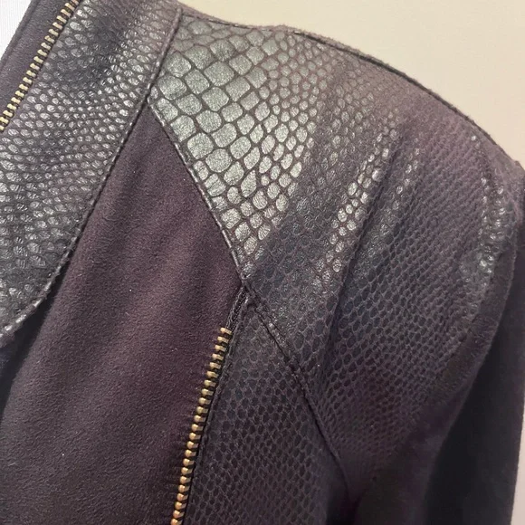 #230 Bali Black Blazer with Gold Details. Size XL - Picture 2 of 9